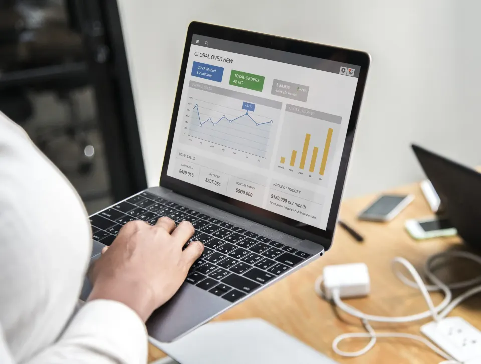 A person reviewing local search performance on a dashboard